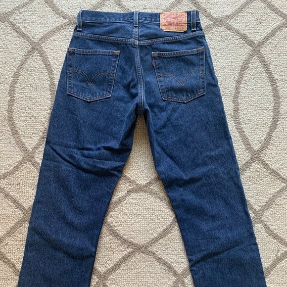 LEVI's DARK WASH CROPPED FRAYED JEANS - Picture 3 of 3